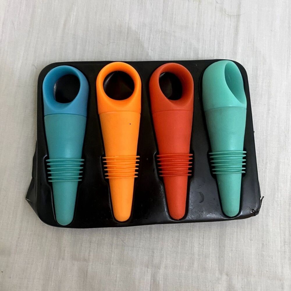 #7101 Plastic set of 4 Plastic Cork Screws NOS